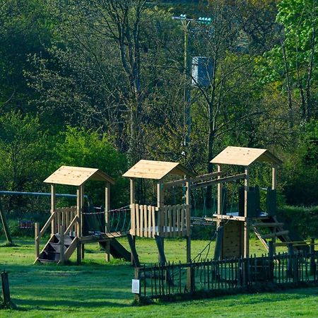 Our Goldfinch 1- Sleeps 2 Persons- Private Hot Tub-Pet Friendly-Tranquil Holiday Away From It All Yet Not Far From St Austell- The Holiday Home Has One Bedroom, Living And Dining Area, Equipped Kitchen-Decking-Outdoor Furniture-Fishing Lakes And More Grampound 외부 사진