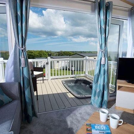 Our Goldfinch 1- Sleeps 2 Persons- Private Hot Tub-Pet Friendly-Tranquil Holiday Away From It All Yet Not Far From St Austell- The Holiday Home Has One Bedroom, Living And Dining Area, Equipped Kitchen-Decking-Outdoor Furniture-Fishing Lakes And More Grampound 외부 사진