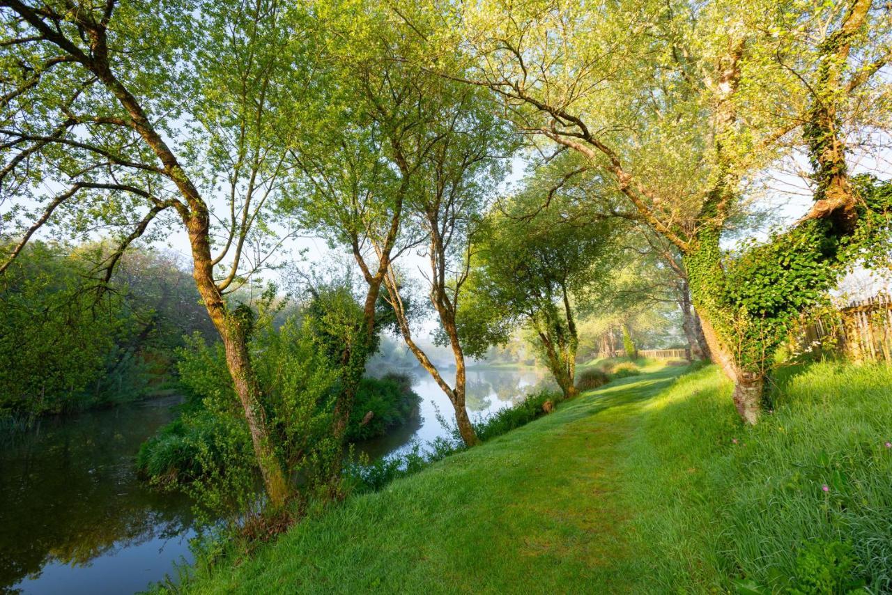 Our Goldfinch 1- Sleeps 2 Persons- Private Hot Tub-Pet Friendly-Tranquil Holiday Away From It All Yet Not Far From St Austell- The Holiday Home Has One Bedroom, Living And Dining Area, Equipped Kitchen-Decking-Outdoor Furniture-Fishing Lakes And More Grampound 외부 사진
