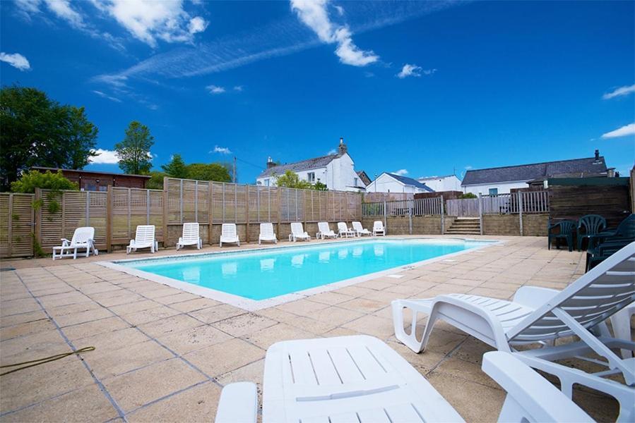 Our Goldfinch 1- Sleeps 2 Persons- Private Hot Tub-Pet Friendly-Tranquil Holiday Away From It All Yet Not Far From St Austell- The Holiday Home Has One Bedroom, Living And Dining Area, Equipped Kitchen-Decking-Outdoor Furniture-Fishing Lakes And More Grampound 외부 사진