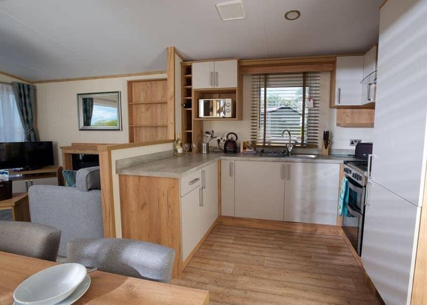 Our Goldfinch 1- Sleeps 2 Persons- Private Hot Tub-Pet Friendly-Tranquil Holiday Away From It All Yet Not Far From St Austell- The Holiday Home Has One Bedroom, Living And Dining Area, Equipped Kitchen-Decking-Outdoor Furniture-Fishing Lakes And More Grampound 외부 사진