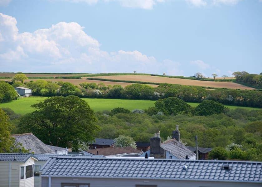 Our Goldfinch 1- Sleeps 2 Persons- Private Hot Tub-Pet Friendly-Tranquil Holiday Away From It All Yet Not Far From St Austell- The Holiday Home Has One Bedroom, Living And Dining Area, Equipped Kitchen-Decking-Outdoor Furniture-Fishing Lakes And More Grampound 외부 사진