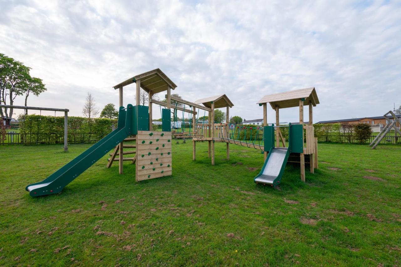 Our Goldfinch 1- Sleeps 2 Persons- Private Hot Tub-Pet Friendly-Tranquil Holiday Away From It All Yet Not Far From St Austell- The Holiday Home Has One Bedroom, Living And Dining Area, Equipped Kitchen-Decking-Outdoor Furniture-Fishing Lakes And More Grampound 외부 사진
