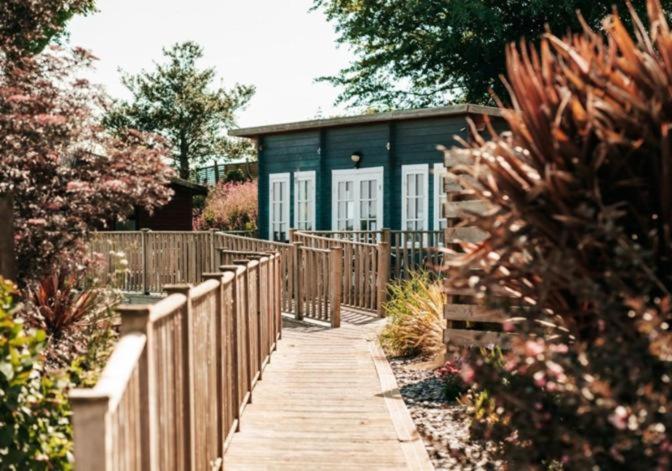Our Goldfinch 1- Sleeps 2 Persons- Private Hot Tub-Pet Friendly-Tranquil Holiday Away From It All Yet Not Far From St Austell- The Holiday Home Has One Bedroom, Living And Dining Area, Equipped Kitchen-Decking-Outdoor Furniture-Fishing Lakes And More Grampound 외부 사진